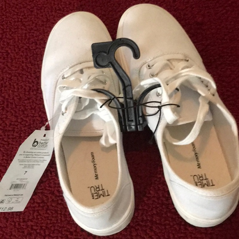 New White Time and Tru Memory foam sneakers . Size 7